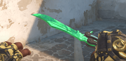 Butterfly Knife | Gamma Doppler Emerald. Minimal Wear. Pattern 705