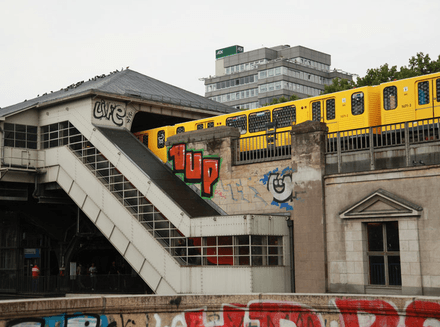 1UP graffiti in Berlin